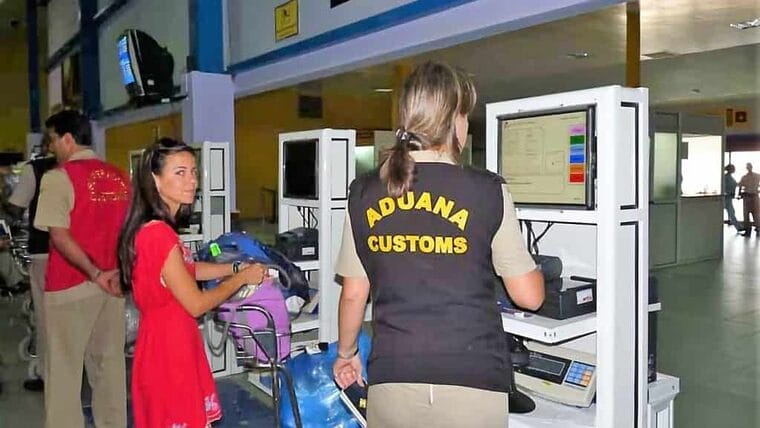 Entrar a Cuba sin pagar en la Aduana