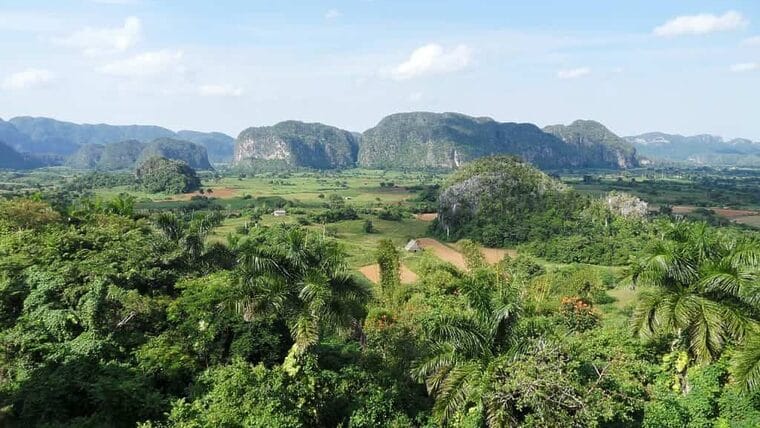 ¿Qué distingue a la geografía de Cuba?