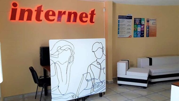 Internet por datos móviles v.s. salario en Cuba