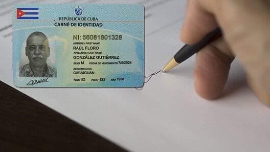 Denuncian ventas de turnos para trámites en Cuba: “Un viejo mal”