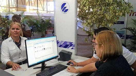 «Hemos bajado las tarifas de las comunicaciones y consumen energía eléctrica», defiende Ministro