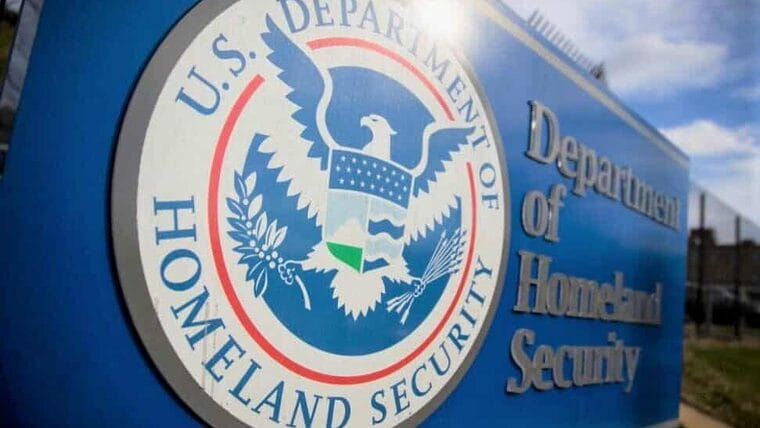¿Qué es el «Parole in Place» que piden se aplique a cubanos con I-220 en EEUU?