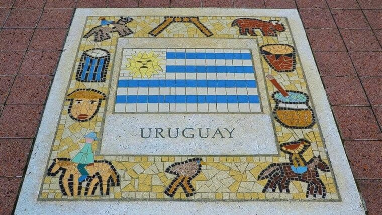 Casi 5 mil cubanos intentan cambiar su estatus migratorio en Uruguay