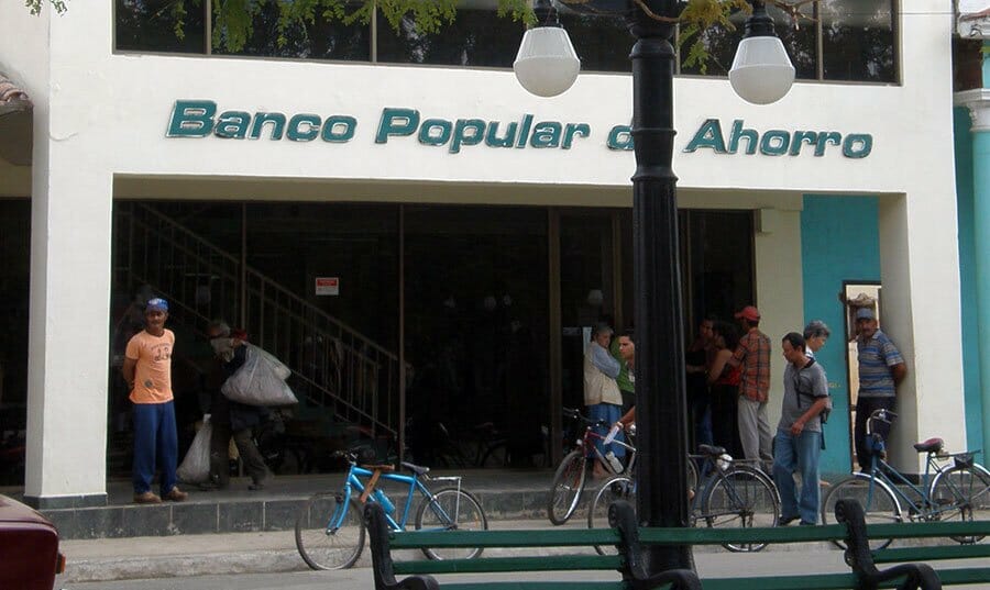 ¿Vender divisa a los bancos cubanos? Estos son sus márgenes comerciales