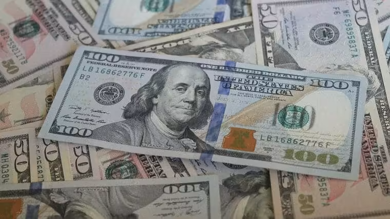 En Cuba se dispara el dólar en el mercado cambiario informal, se cotiza hasta en 1.30 CUC