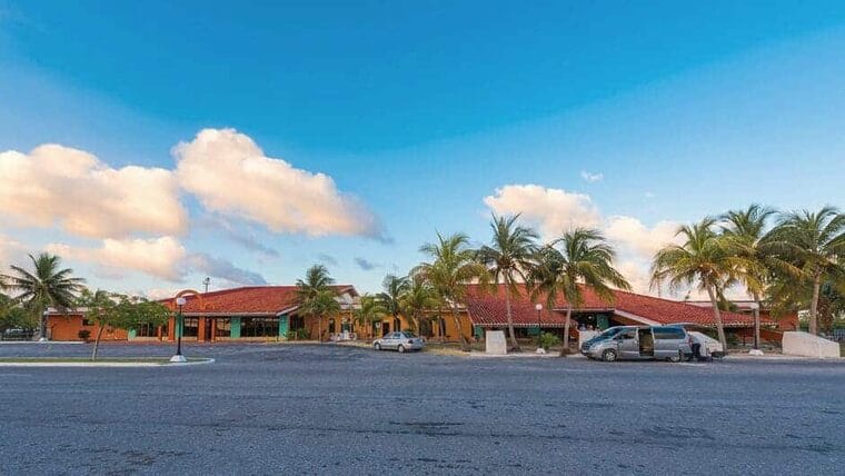 Canadienses se afectan tras cierre de aeropuerto en Cayo Largo del Sur