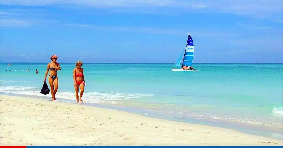Aumentan un 12% los visitantes a Varadero a pesar de la crisis del turismo cubano