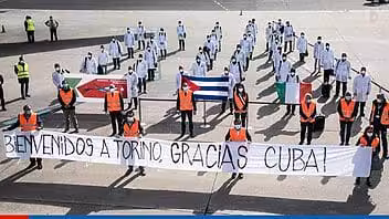 38 trabajadores cubanos de la salud llegan a Turín