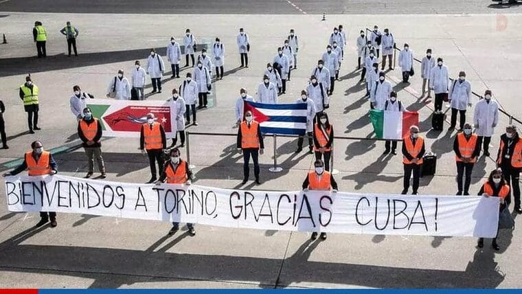 38 trabajadores cubanos de la salud llegan a Turín