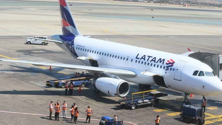 LATAM Airlines sigue a Avianca y se acoge a ley de quiebra de Estados Unidos