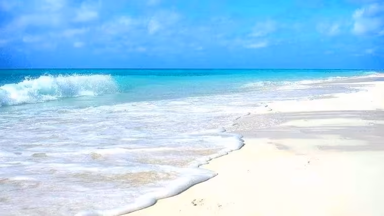 ¿Será seguro volver a las playas y piscinas en Cuba?