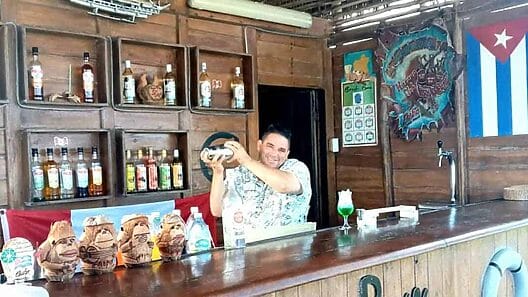 Negocios privados en Cuba buscan empleados, pero los salarios no convencen