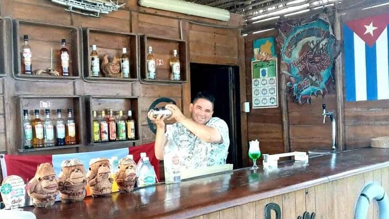 Reabren bares, restaurantes y cafeterías con limitación de capacidades