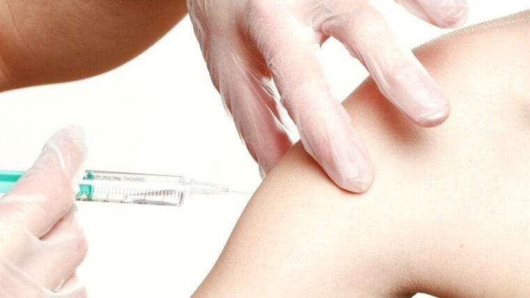 China dice tener una vacuna con más de 90% de eficacia contra el coronavirus