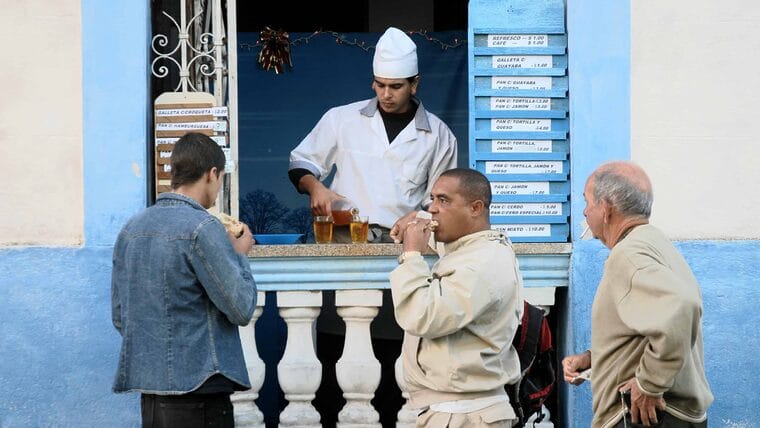 Bancos de Cuba restablecen créditos a trabajadores privados (+ medidas por fase)
