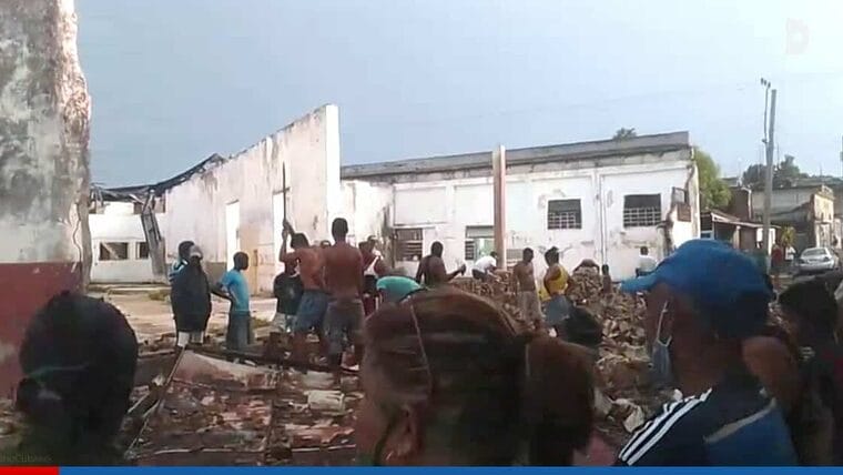 Video del fuerte tornado que recién afectó a Santiago de Cuba