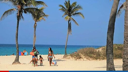 Obligatorio “permiso de verano” para transportar personas a playas cubanas