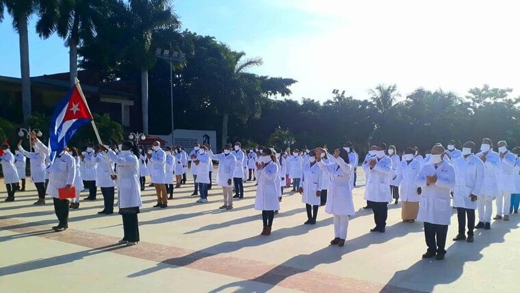 Cuba envía 115 médicos a Azerbaiyán
