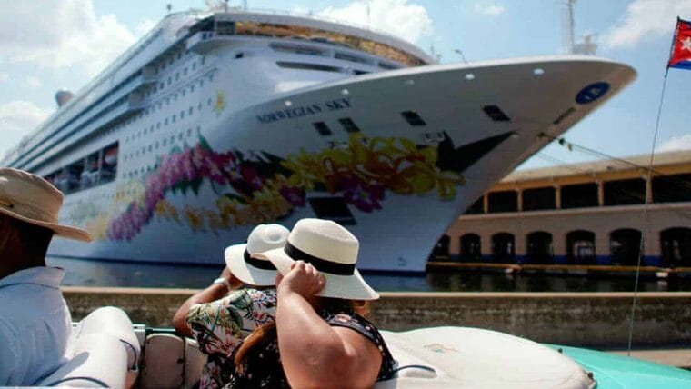 Cuba aplica pruebas PCR a turistas extranjeros en aeropuertos 