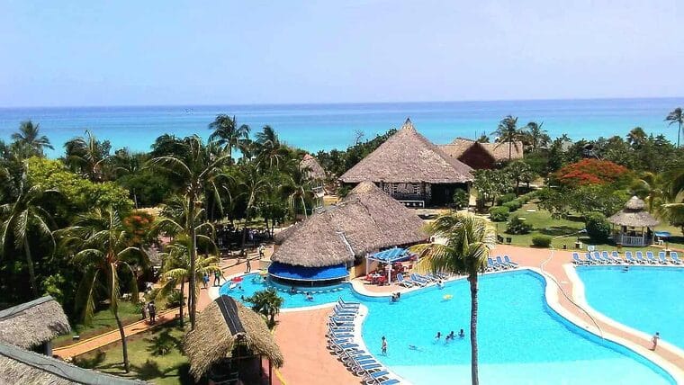 Dos hoteles en Varadero cierran ventas y reubican a clientes