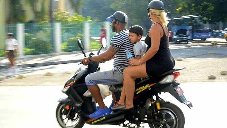 Continúan los incendios de motos eléctricas en Cuba, afirma Cuerpo de Bomberos