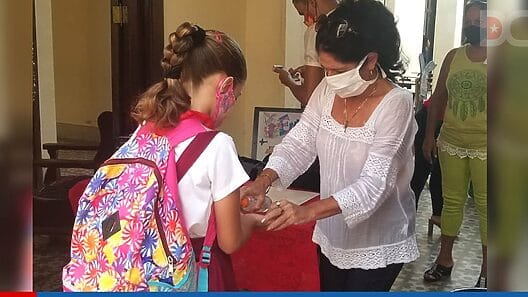 Informan los precios en pesos cubanos del uniforme escolar