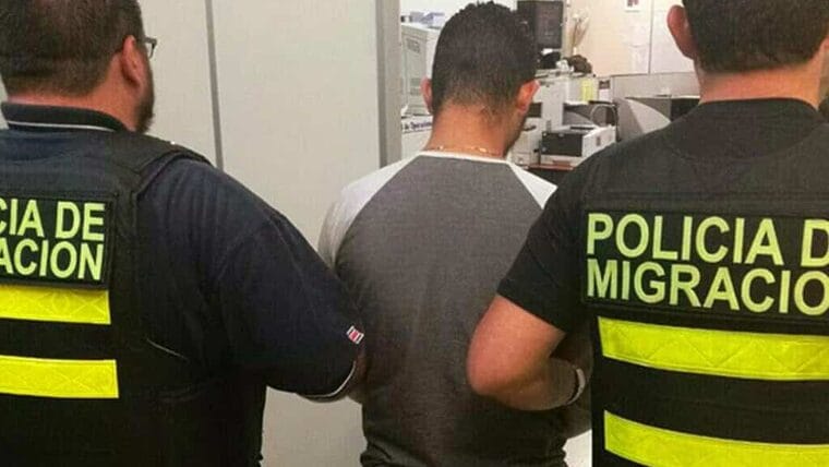 Costa Rica reactivará convenio para deportar a migrantes cubanos 