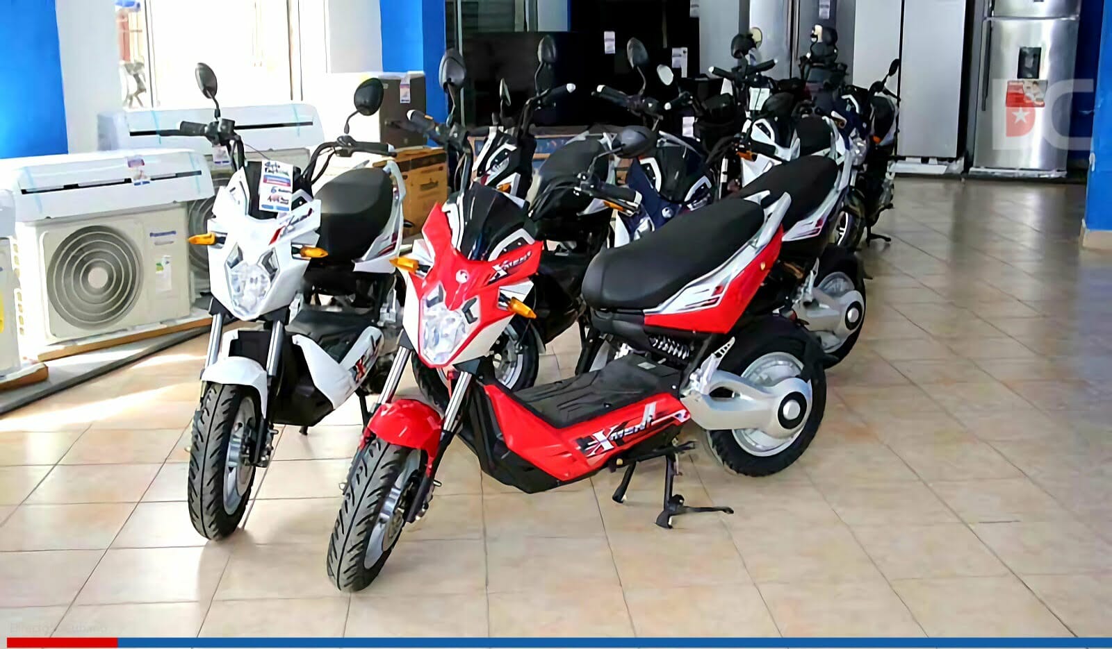 Motos eléctricas vietnamitas listas para la venta en