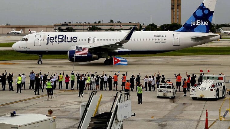 JetBlue anuncia cambios en su política de equipaje