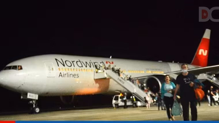 Se retrasa vuelo en aeropuerto de Cayo Coco. Así lo denunciaron los turistas rusos