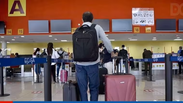 Los viajeros representan la mayor fuente de infección según autoridades: 44 casos importados en la última jornada