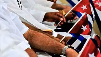 Médicos cubanos quieren irse a Brasil: más de 3 mil especialistas se han inscrito en el programa Mais Médicos