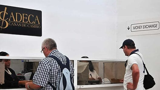 Piden a CADECA aumentar el límite de 100 dólares que se vende a la población