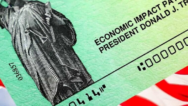 ¿Cobras menos de 75 mil dólares al año? Podrías recibir los cheques de ayuda que impulsa el gobierno