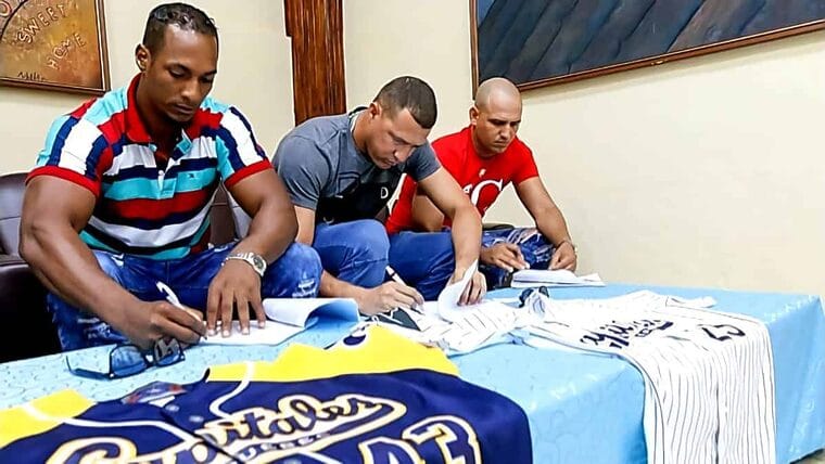 Cuba comienza a aplicar impuesto del 4 % sobre ingresos personales a residentes con contrato en el exterior 