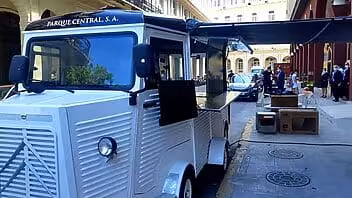 Ofertas de “Food Truck” en pesos cubanos del Iberostar Parque Central en La Habana