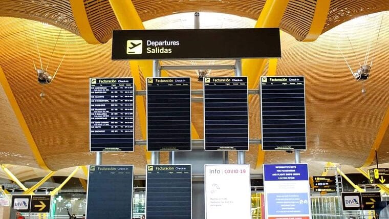 Prorrogan algunas restricciones de entrada a España por vía aérea hasta mediados de abril