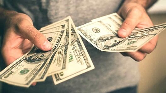 Así está el cambio de divisas en Cuba: el MLC roza los 130 pesos cubanos en la calle