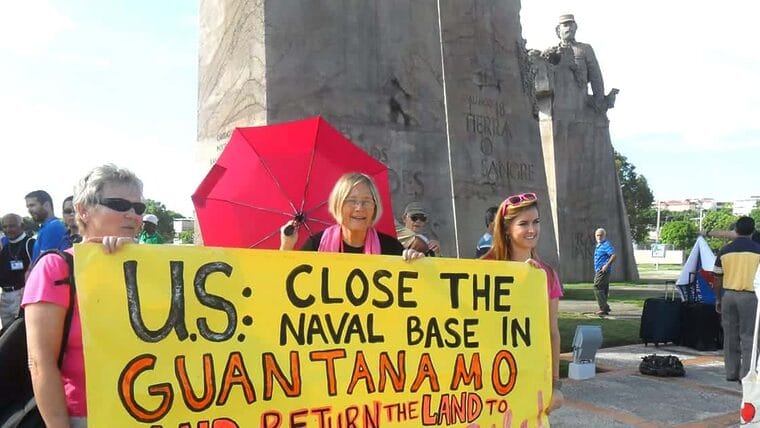 Propuesta de visados en Base Naval de Guantánamo es una “burla contra las familias cubanas”, publica Granma