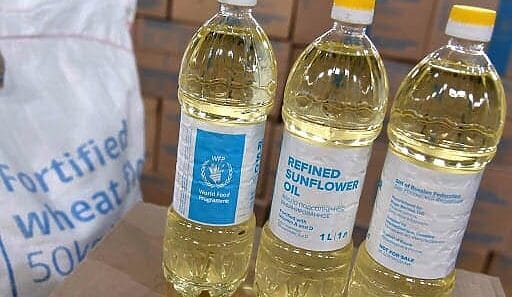 Entregan aceite ruso por las bodegas cubanas tras donativo