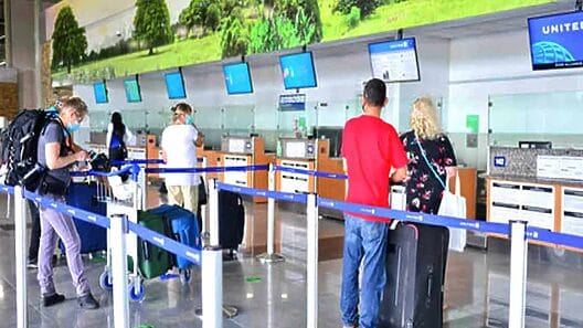 Estados Unidos elimina orden de mascarillas en aviones y aeropuertos