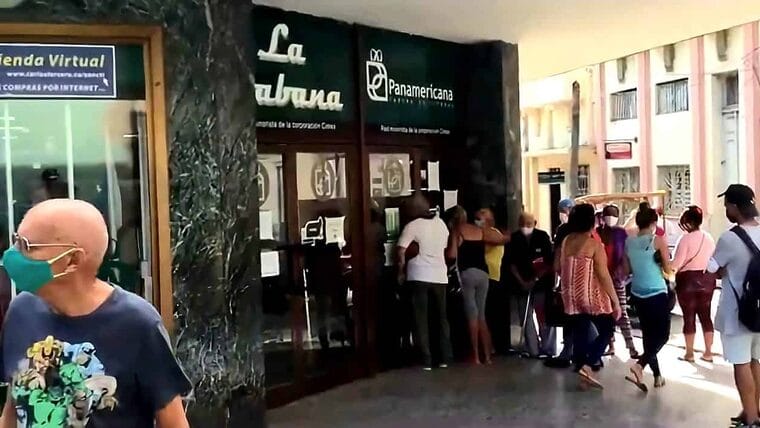 Denuncian reventa de mercancía en divisas en el “mercado negro” cubano