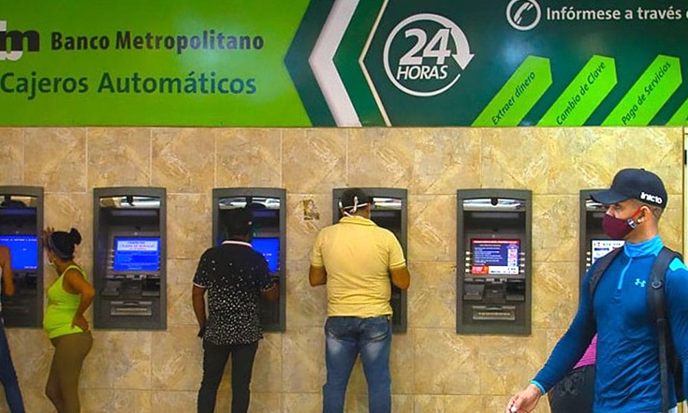¿Es posible cambiar divisas a través de plataformas electrónicas o cajeros automáticos en Cuba?