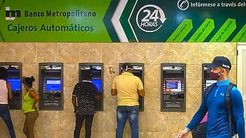 ¿Es posible cambiar divisas a través de plataformas electrónicas o cajeros automáticos en Cuba?