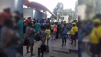 Santiago de Cuba: “el 68% de las personas de 20 a 59 años se infectan en aglomeraciones y colas”