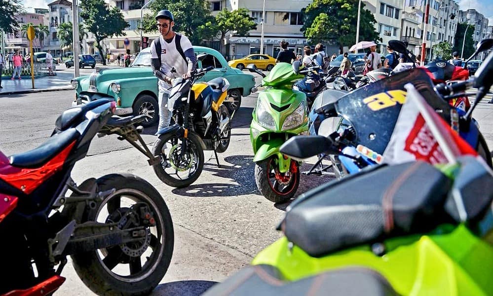 They condemn the “rallies” and the sale of appointments to register electric motorcycles in Cuba