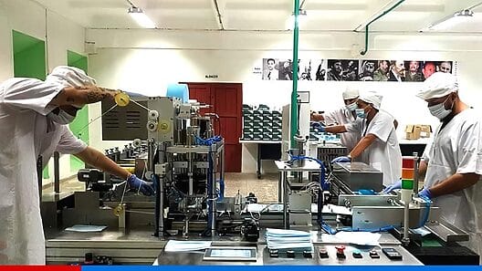 Fábrica de mascarillas de Cuba no ha vendido un nasobuco después de tres meses de funcionamiento