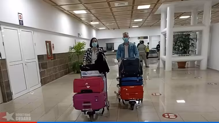 Esta es la cantidad de móviles que puedes llevar a Cuba en tu equipaje