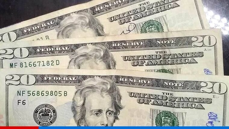 Ministro: “hay un mercado ilegal de compra de dólares a 70, 75 pesos en Cuba que gravita sobre los precios”