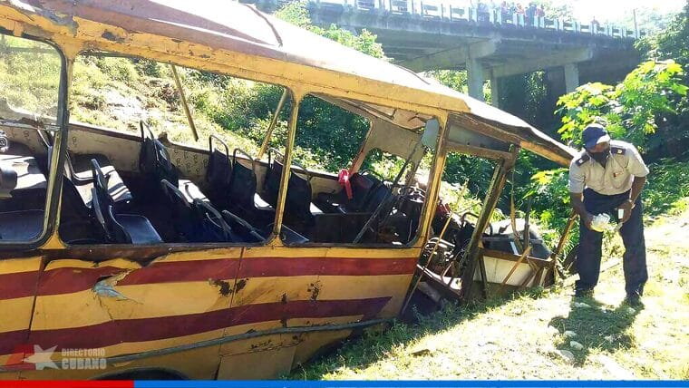 Último Minuto: Gran accidente al volcarse un ómnibus en el oriente del país